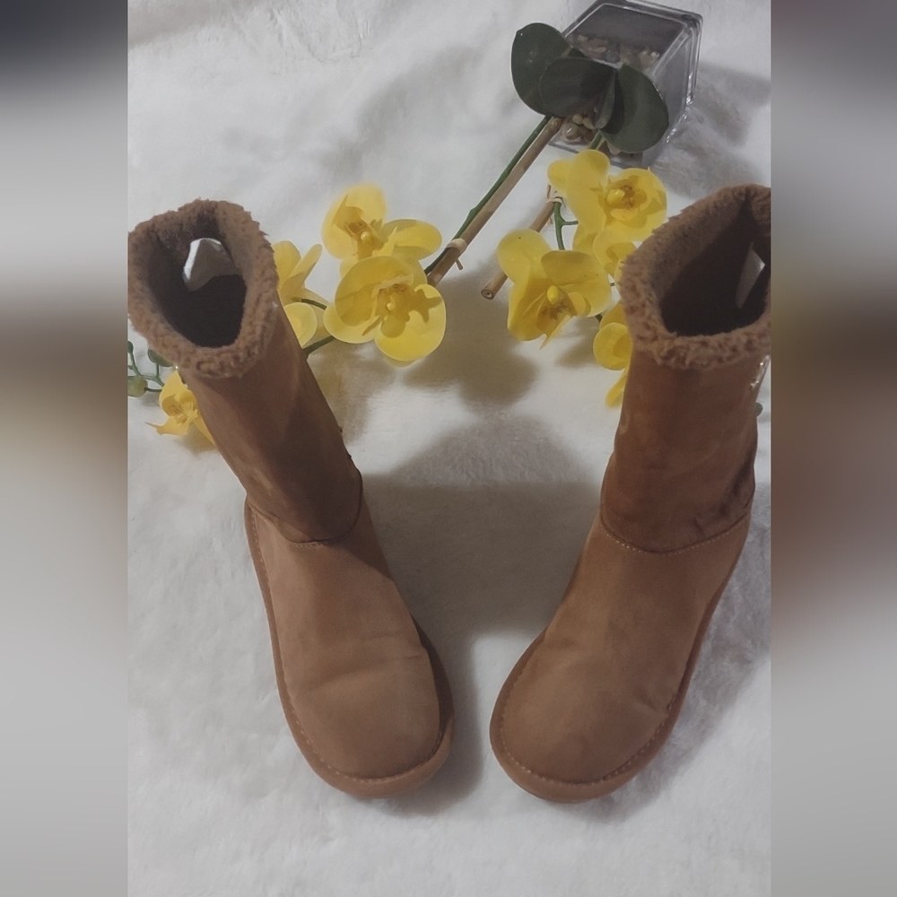 Michael kors boots for women size 5